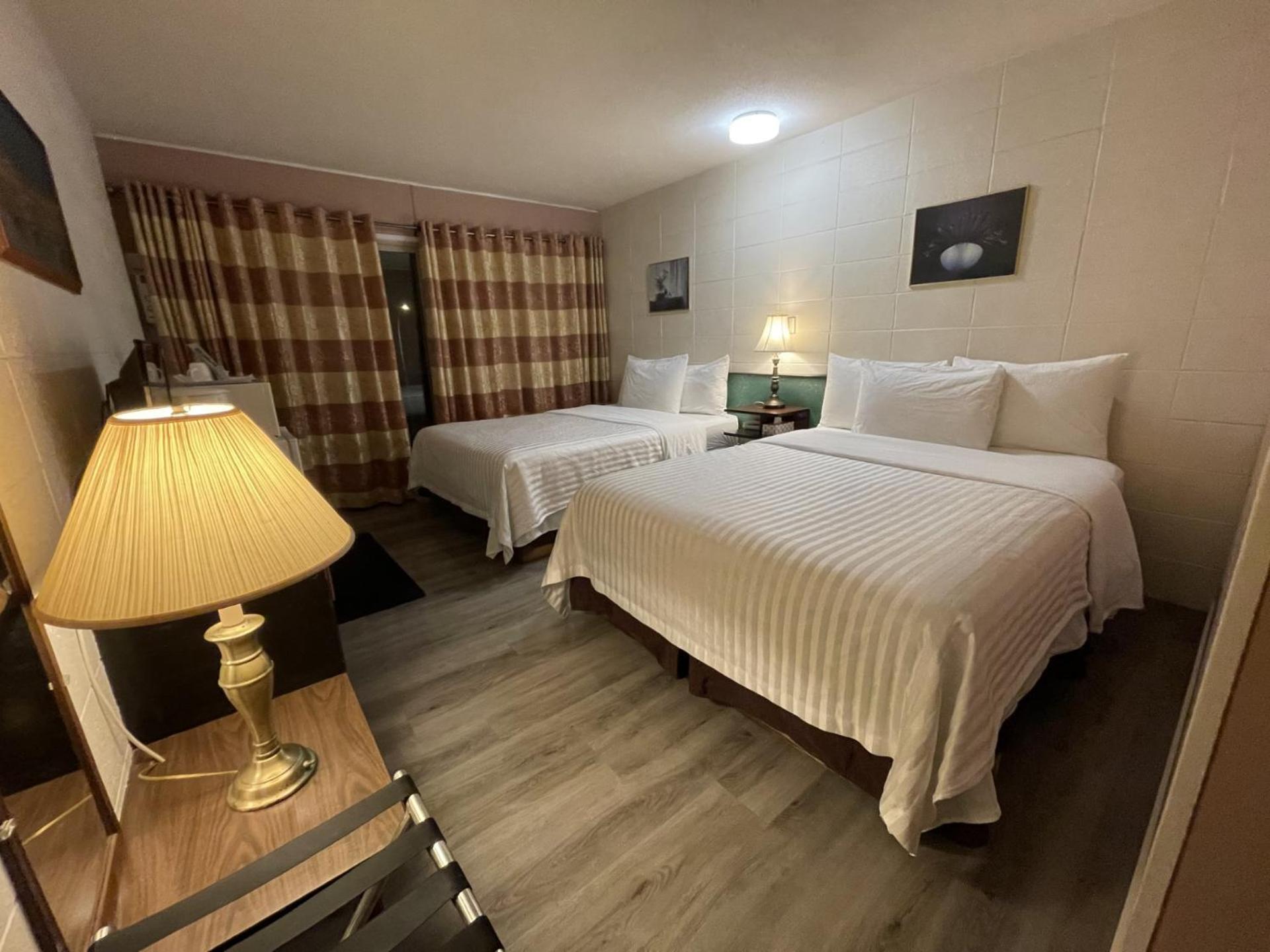 Holiday House Motel เลดีสมิธ ภายนอก รูปภาพ