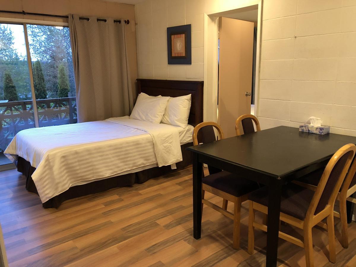Holiday House Motel เลดีสมิธ ภายนอก รูปภาพ