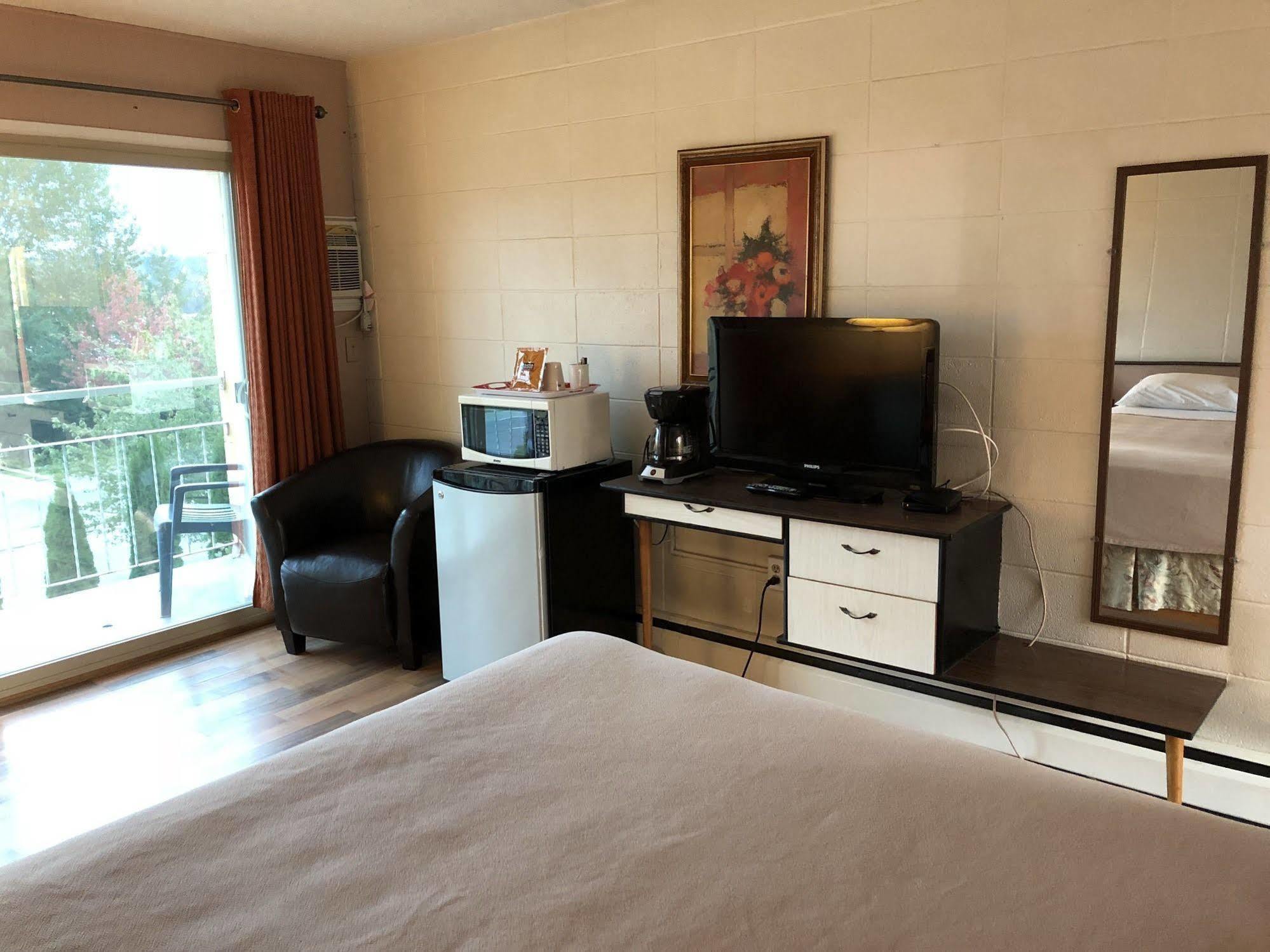 Holiday House Motel เลดีสมิธ ภายนอก รูปภาพ