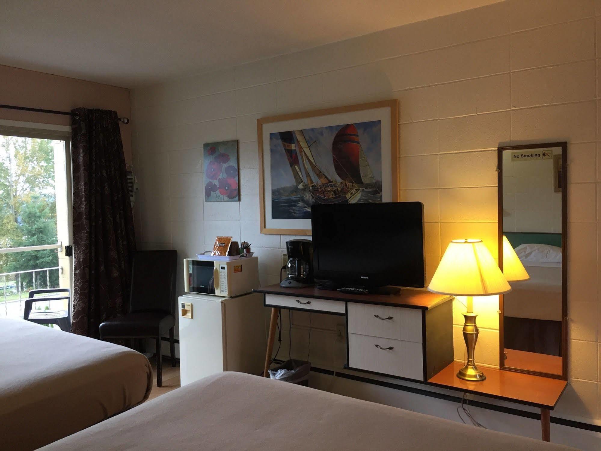 Holiday House Motel เลดีสมิธ ภายนอก รูปภาพ