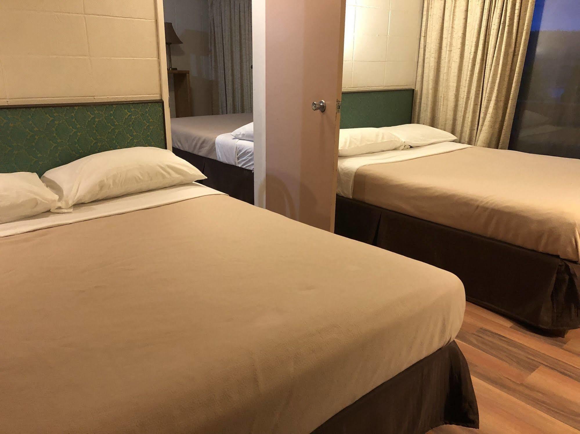 Holiday House Motel เลดีสมิธ ภายนอก รูปภาพ